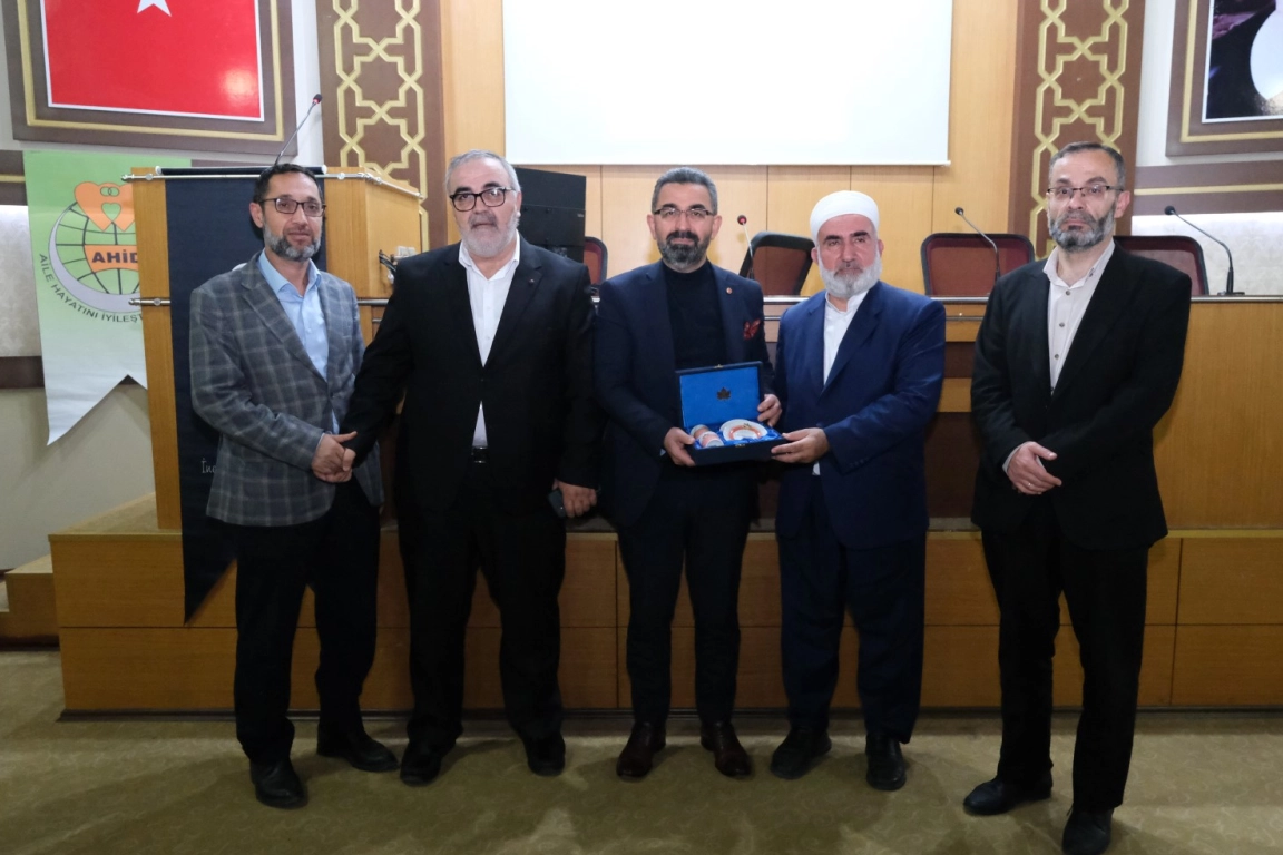 Bursa İnegöl'de Aile Okulu'nda 'tesettür ve mahremiyet' semineri