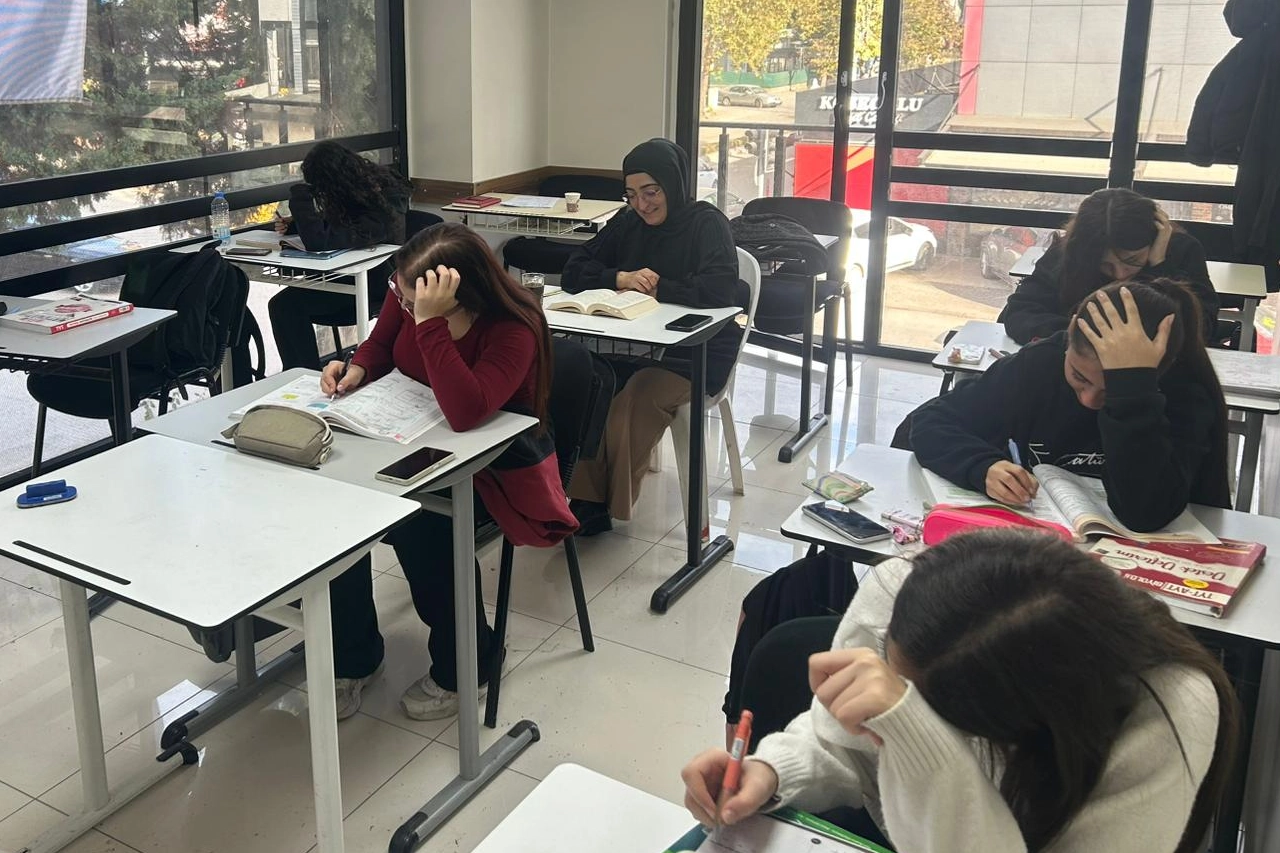 İzmit'te Çınar Akademide YKS ve LGS hızlandırma programı başladı