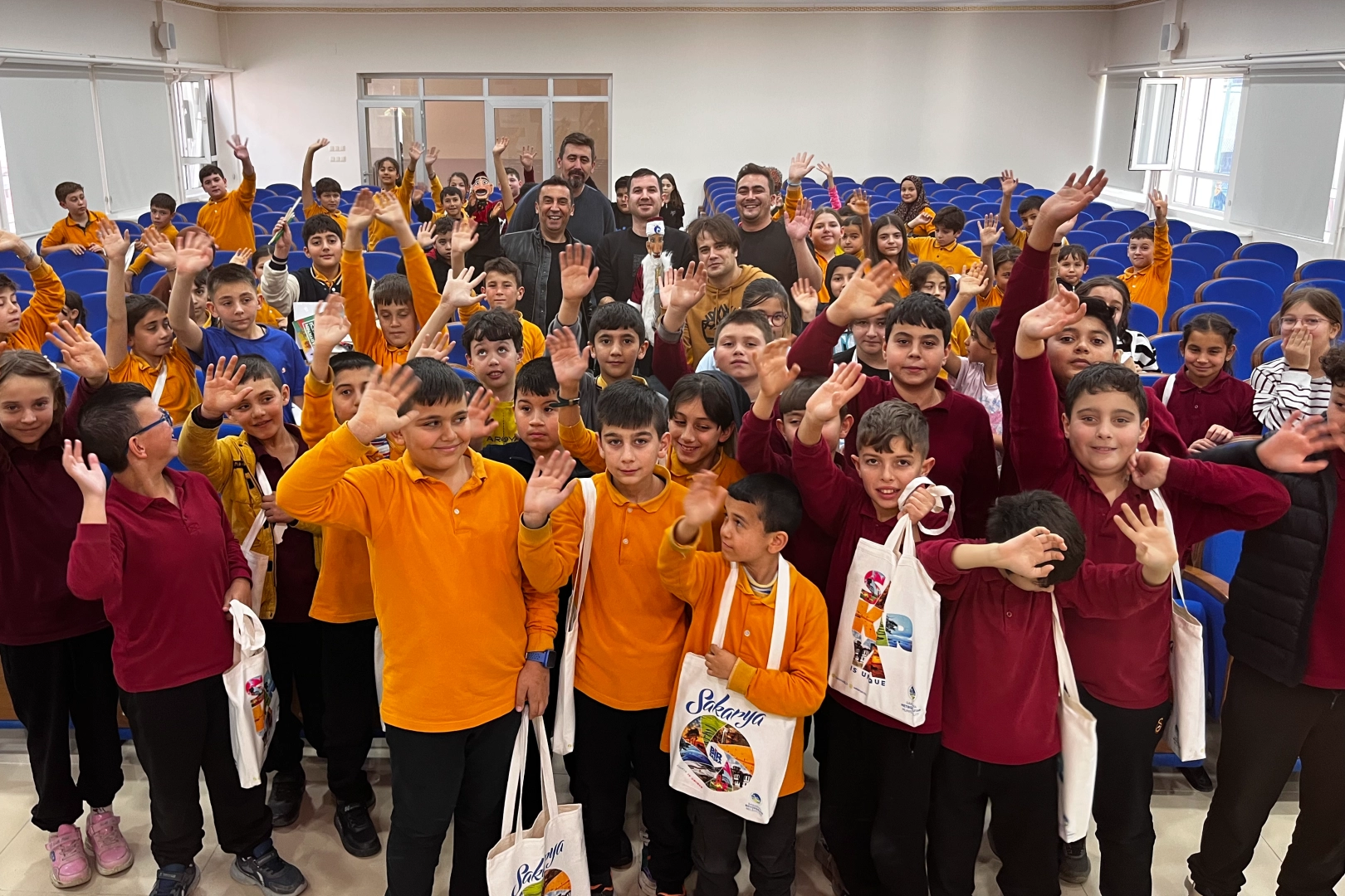 Sakarya'da çocuklar ‘Çok Bilmiş İbiş’ ile eğlendi