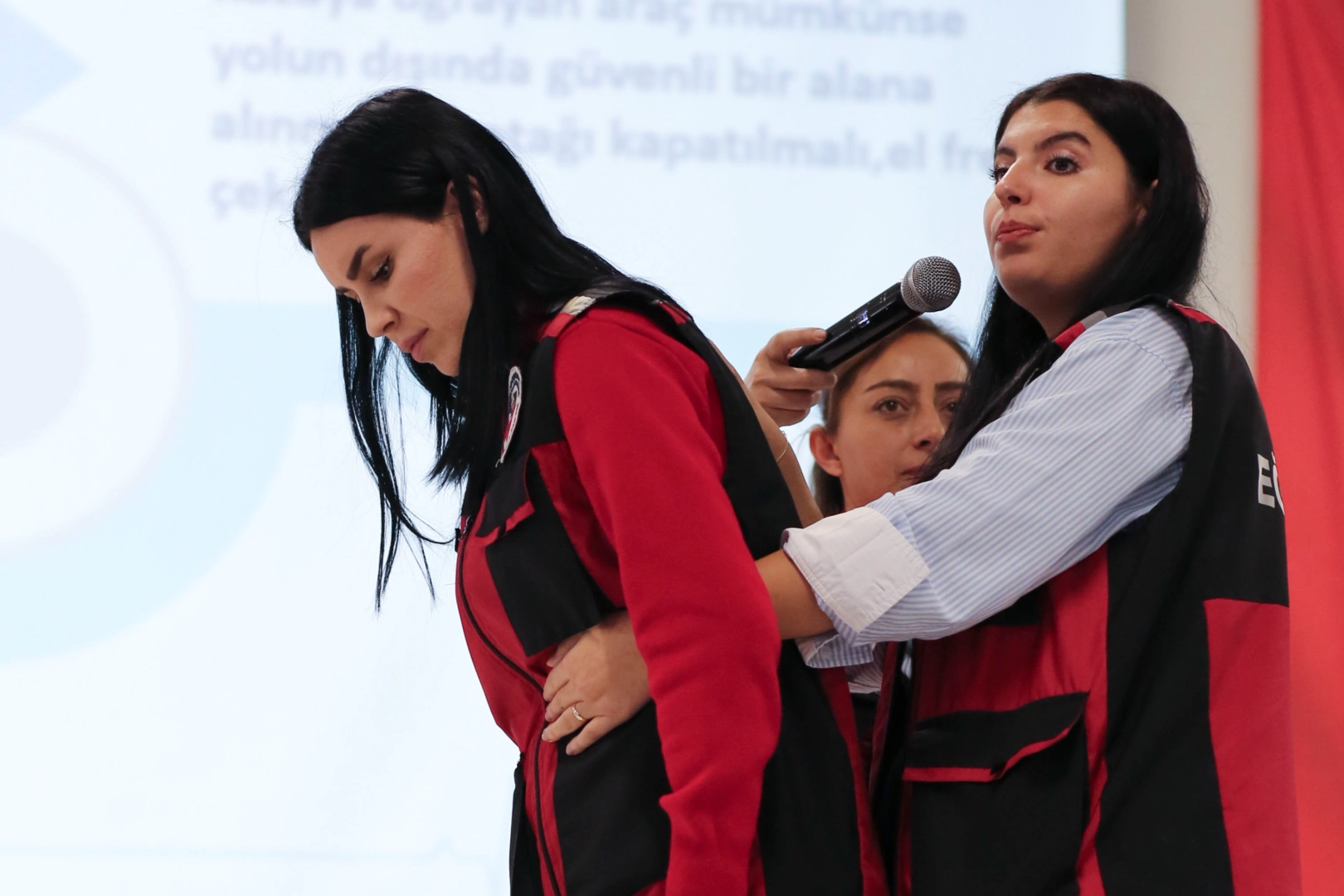 Ankara’da çocuklara güvenli okul ve ilk yardım bilinci kazandırıldı