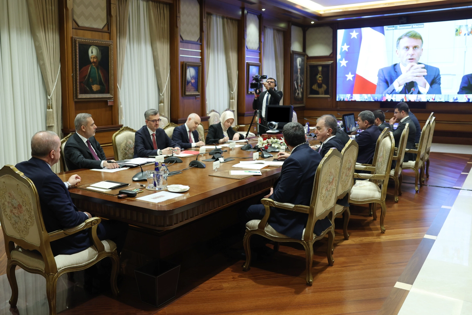 Cumhurbaşkanı Erdoğan'dan Liderler Zirvesi'ne çevrim içi katılım