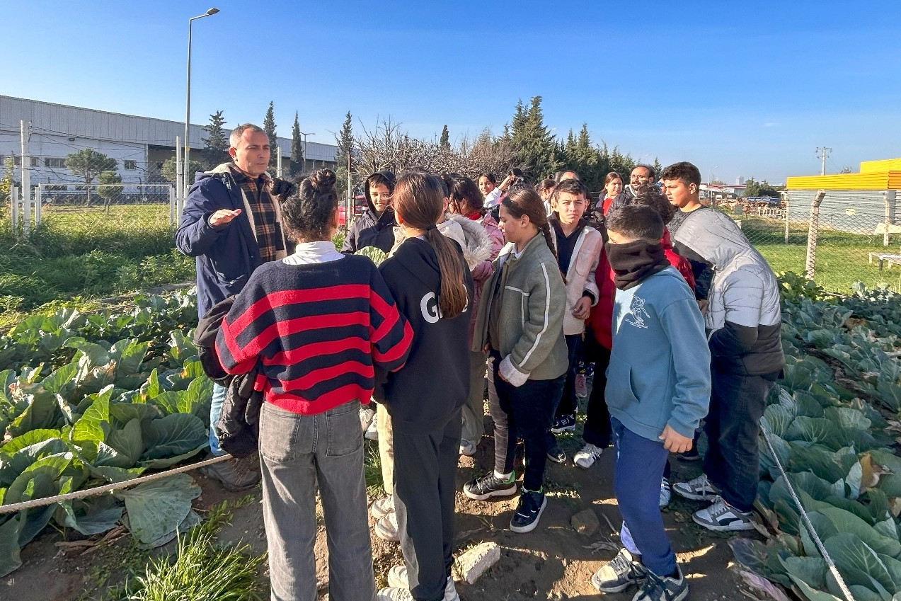 İzmir Bornova'da Kent Bostanı’nda uygulamalı ekoloji eğitimi