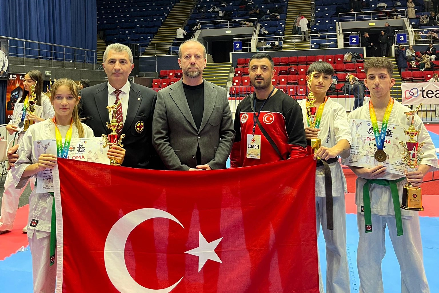 Avrupa'da Yıldırım rüzgarı