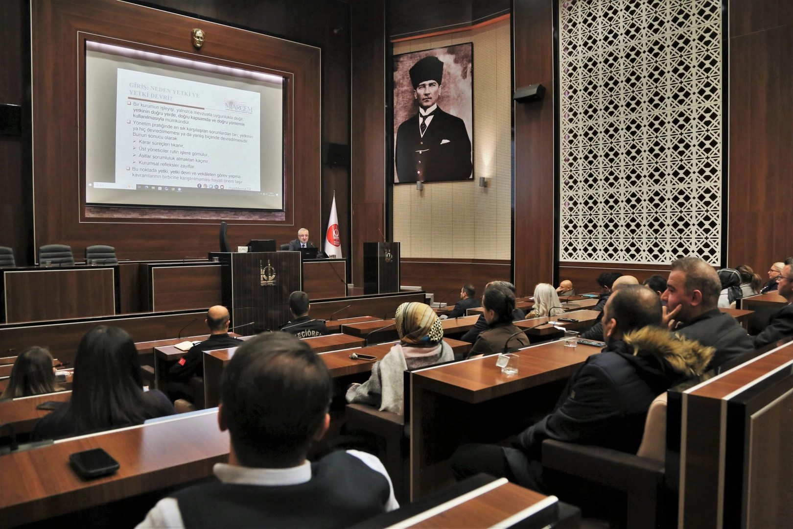 Ankara Keçiören'de yöneticilere disiplin ve yetki devri eğitimi