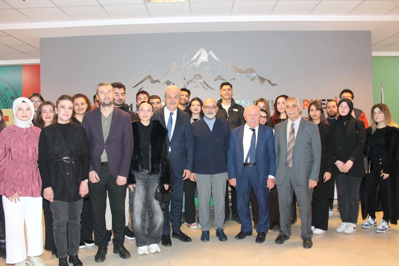 Kayseri milletvekili Cıngı üniversitelilerle buluştu