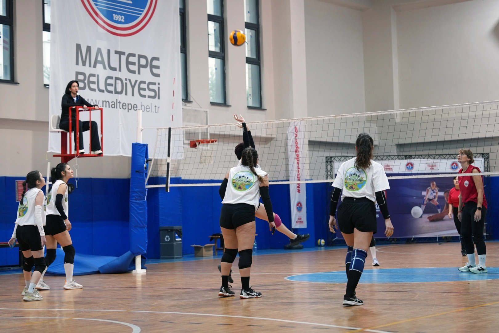İstanbul Maltepe'de kadınlar şiddeti 'blok'ladı