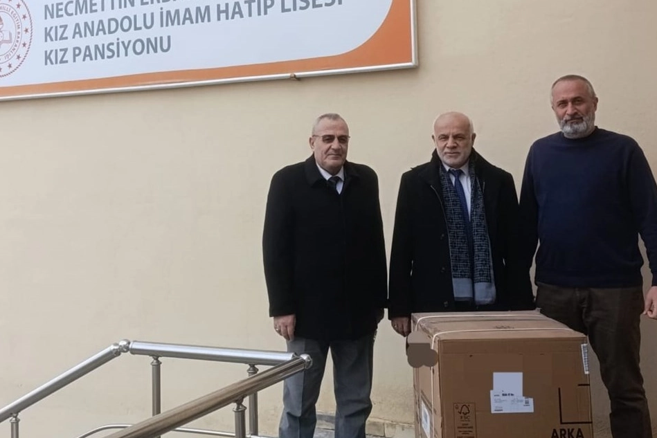 Niğde'de diyabetli öğrencilere “Mini Buzdolabı” desteği
