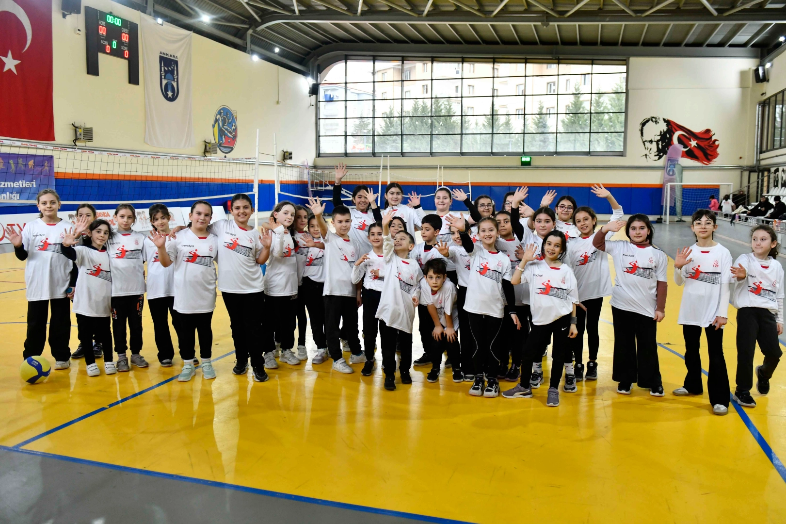 Fabrika Voleybol Ankaralı çocukları fileyle tanıştırdı