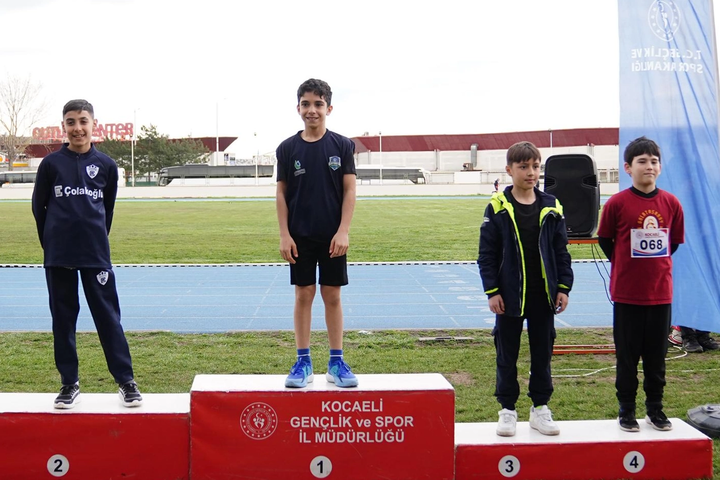 Kocaeli Çayırova’ya atletizmde 2 madalya geldi