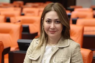 MHP’li Zuhal Karakoç trafik kazasında yaralandı! Ankara’da ameliyat edildi