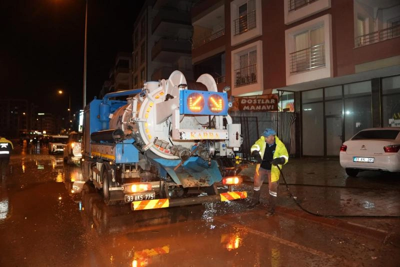 Mersin'de kuvvetli yağış sonrası hızlı müdahale