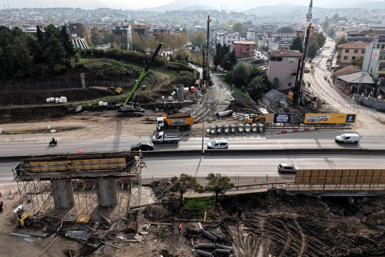 Kocaeli'de dev projede köprünün ilk ayağı göründü