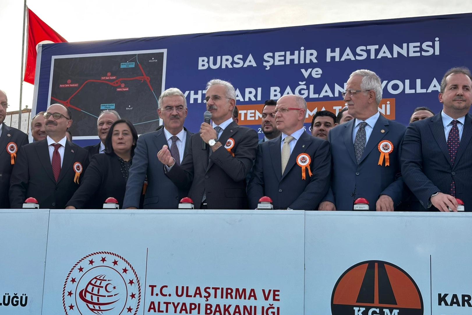 Bursa ulaşımı hızlanıyor... Bursa Şehir Hastanesi ve YHT Garı Bağlantı yollarının temeli atıldı