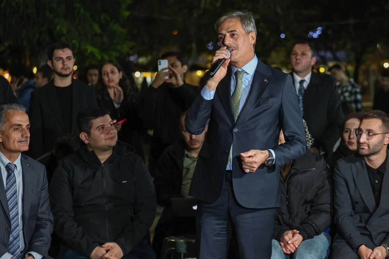 Sakarya'da Başkan Alemdar, üniversitelilerle buluştu