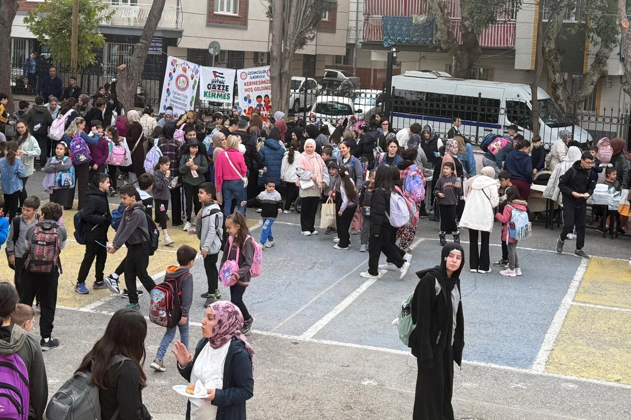 Manisa Yunusemre'de Üzümcüler İlkokulu'nda kermes