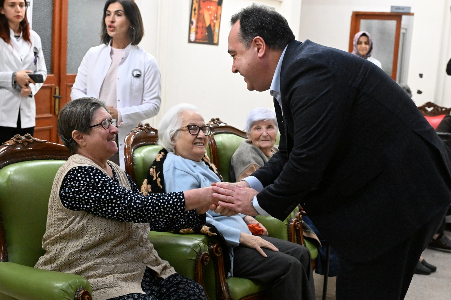Manisa’da huzurevi ziyareti! Yaşlılara yeni proje sözü