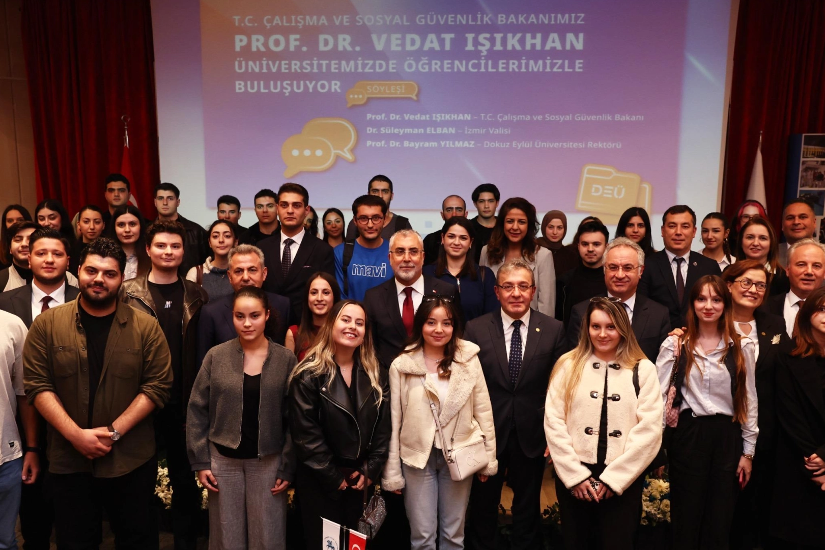 Bakan Işıkhan Dokuz Eylül Üniversitesi’nde öğrencilerle buluştu