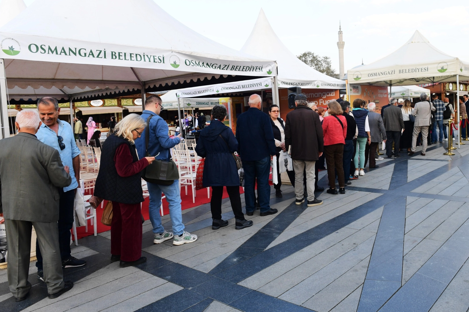 Bursa'da Osmangazi Kitap Fuarı 8’inci gününde de doldu taştı