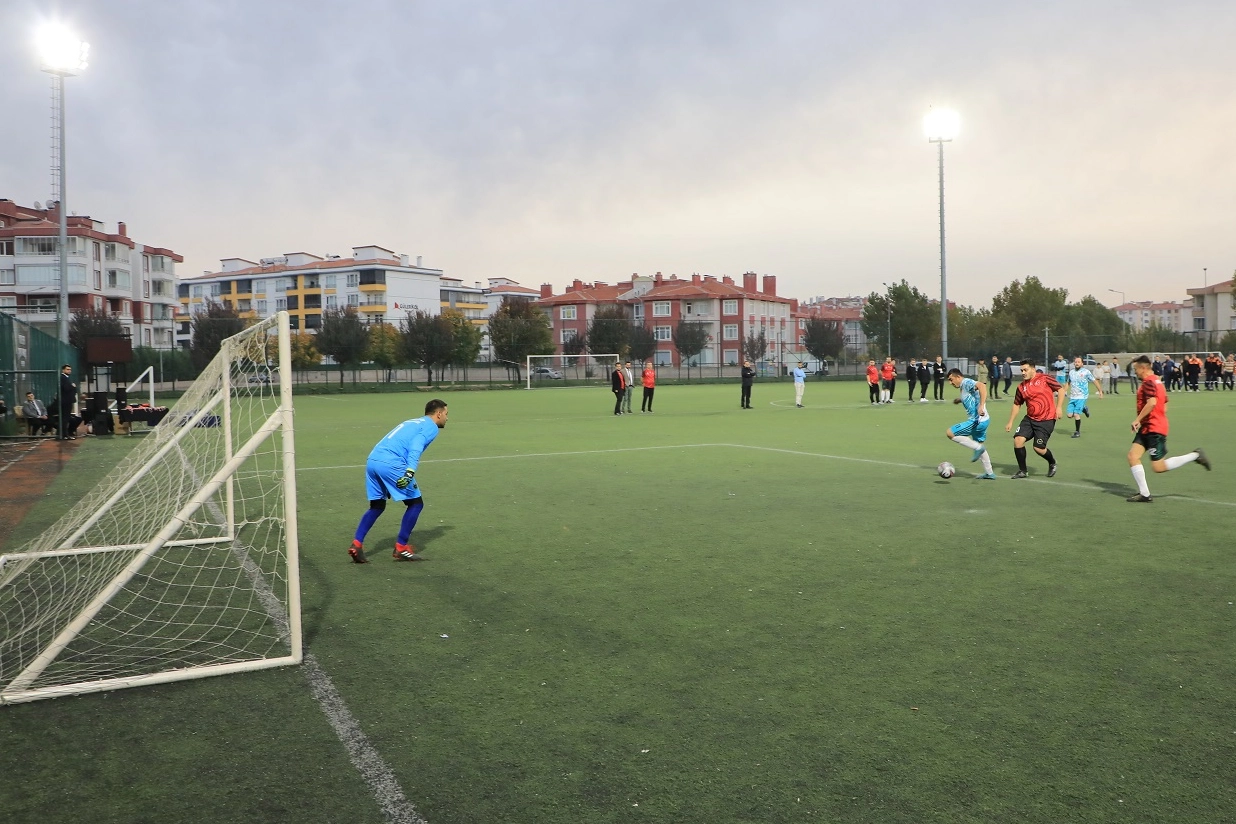Konya Karatay'da birimler futbolda buluştu