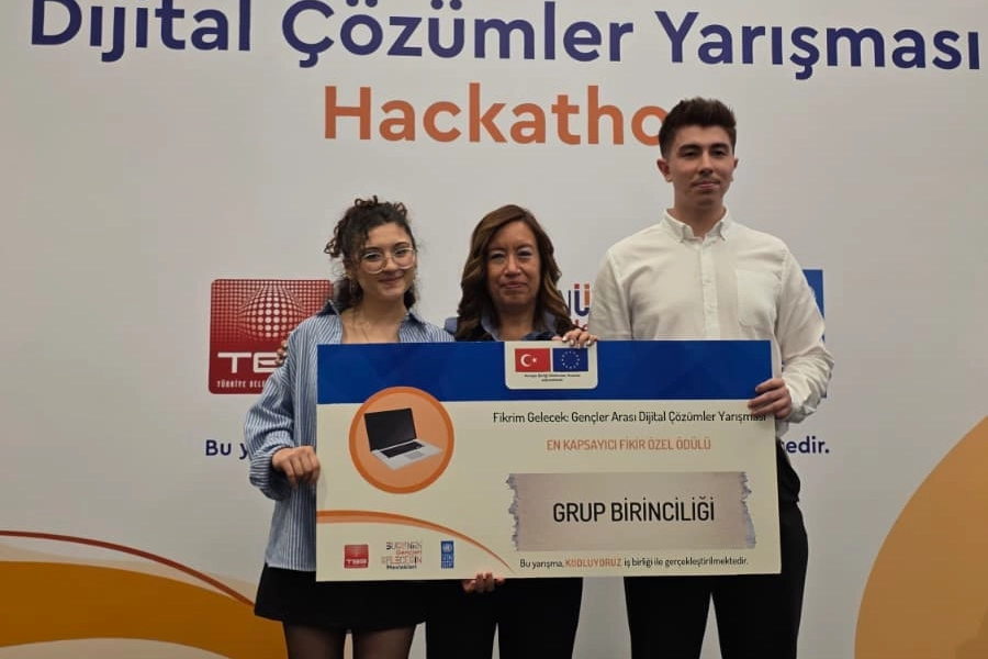 Bursalı gençlerin dijital projesine ödül