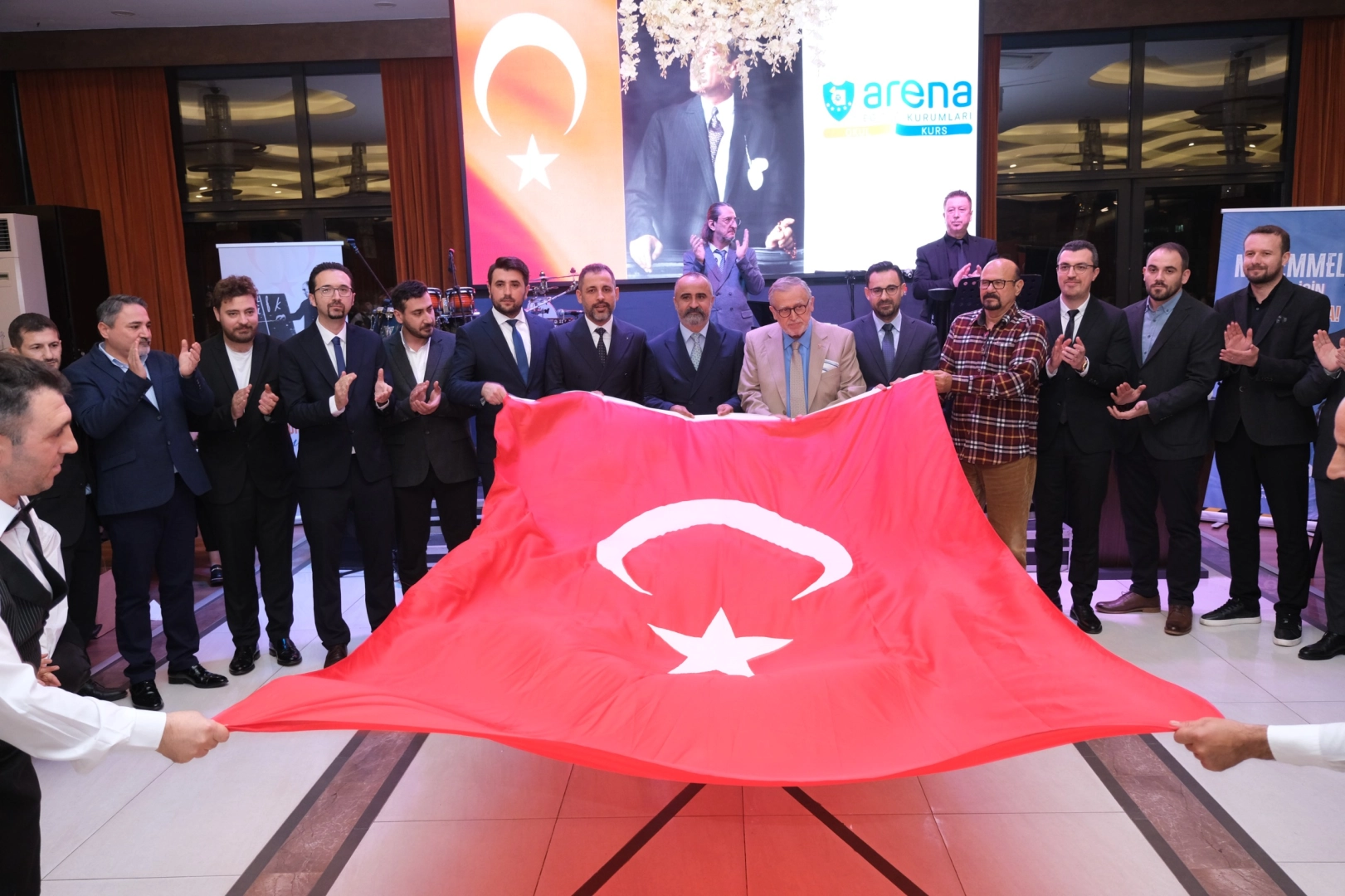 Bursa Arena Eğitim Kurumları'ndan özel kutlama