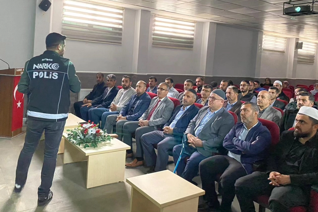 Batman Sason'da din görevlilerine 'en iyi narkotik polisi anne' semineri
