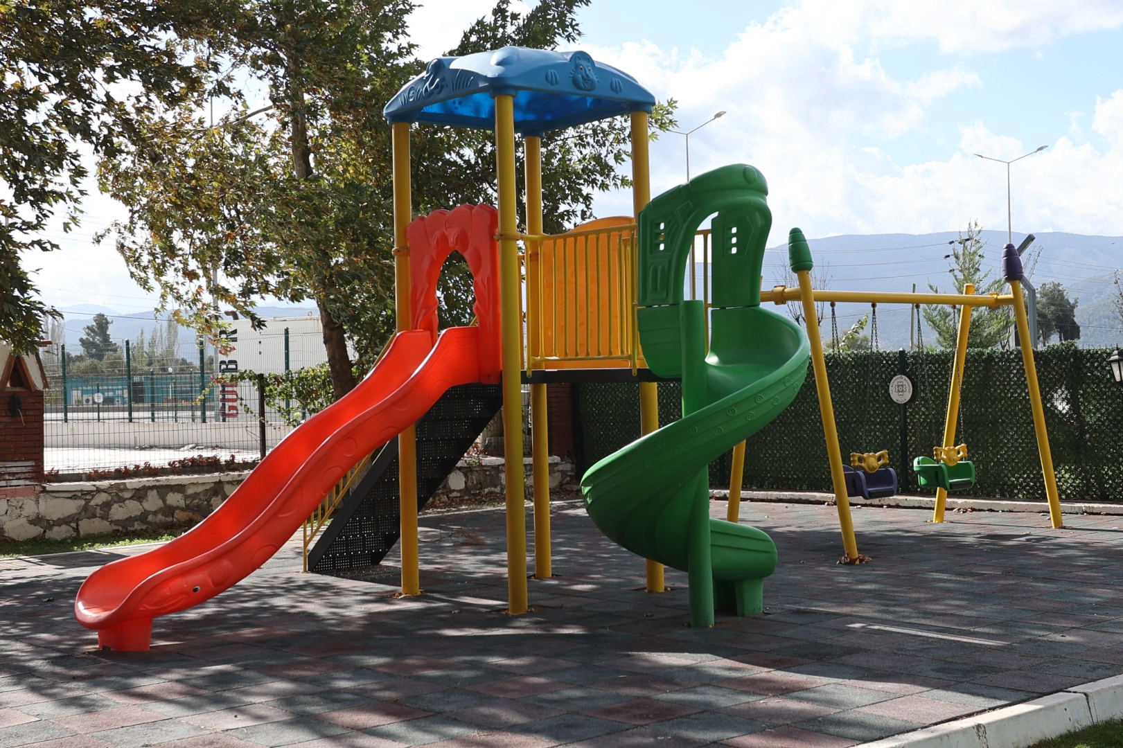 Muğla'da oyun alanı ve peyzaj donatısını güçlendiriyor
