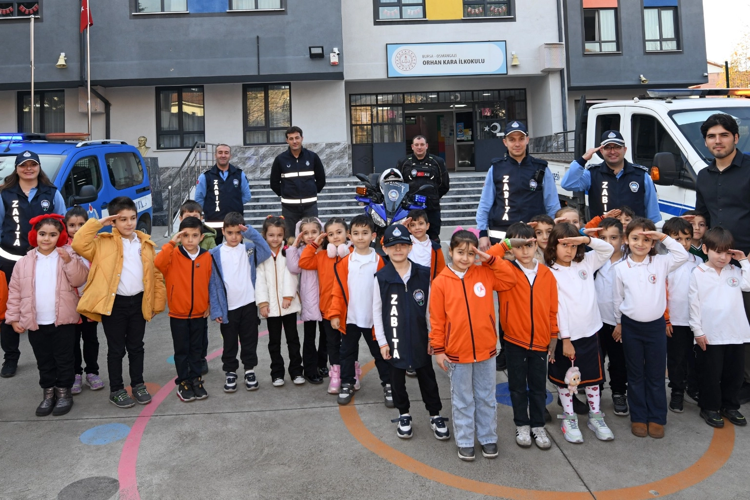 Bursa Osmangazi’de minikler zabıtanın görevlerini öğrendi