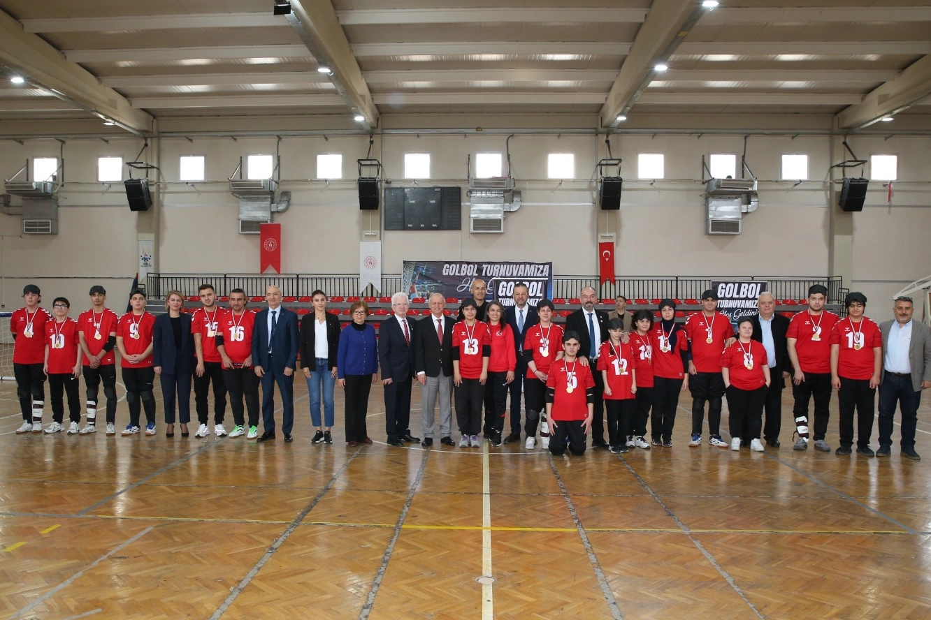 Görme engelli sporcular Çiğli’de sahaya çıktı