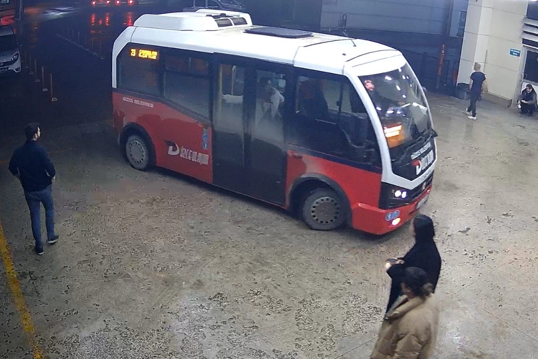 Düzce'de halk otobüsü şoförlerinden örnek davranış