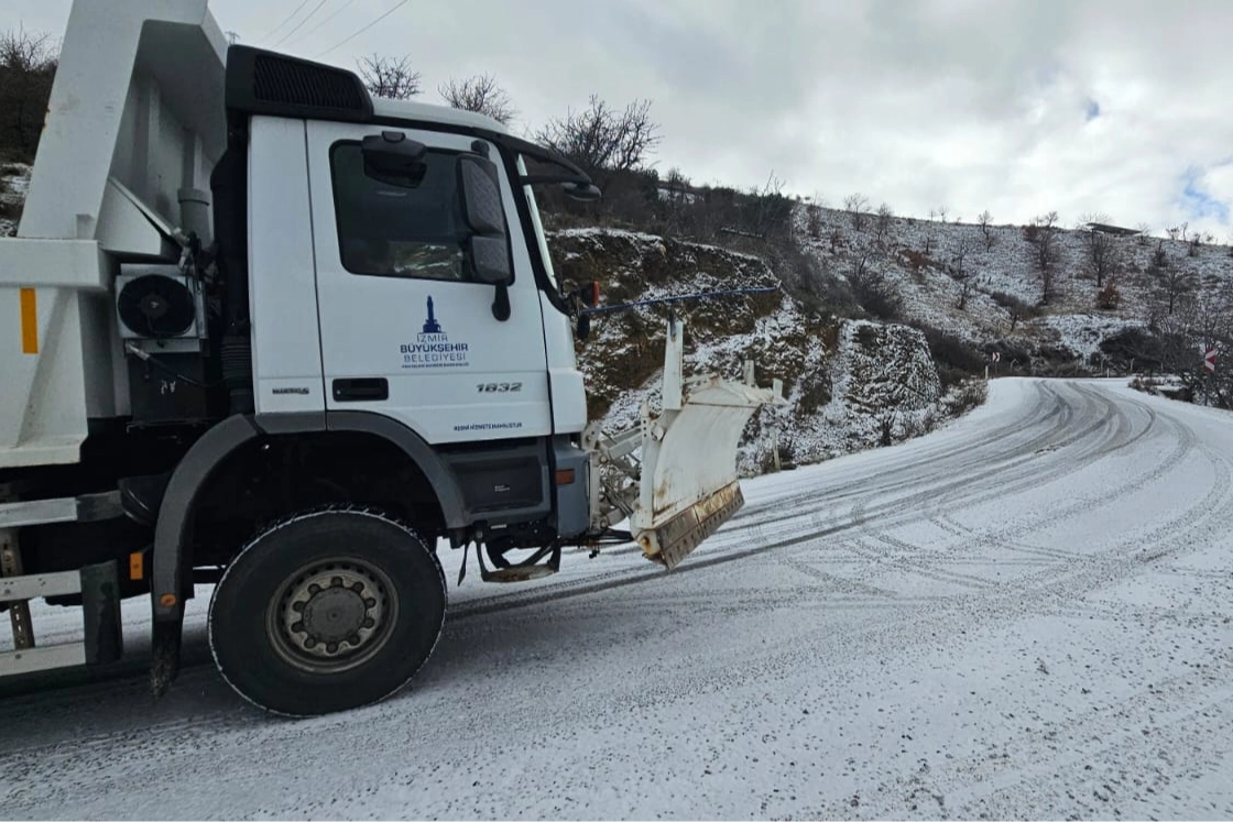 İzmir'de kar savaşçıları yollarda