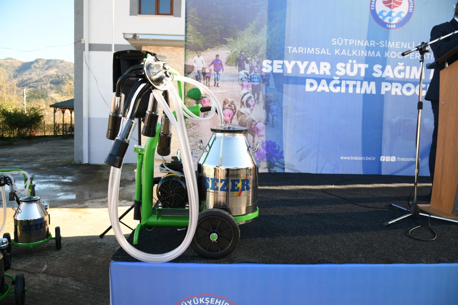 Trabzon'da çiftçilere süt sağım makinesi desteği