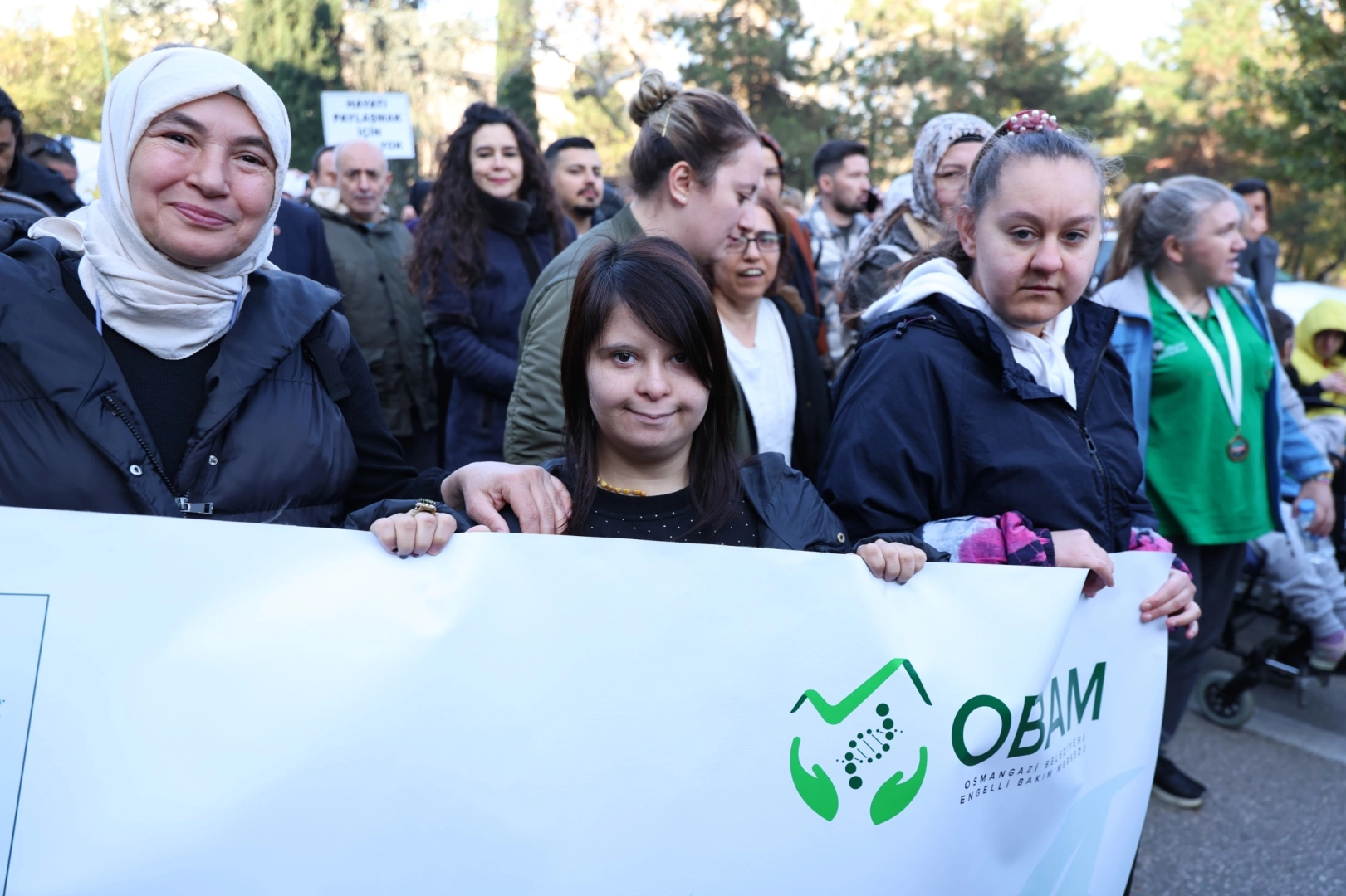 Bursa Osmangazi’de engelli bireyler farkındalık için yürüdü