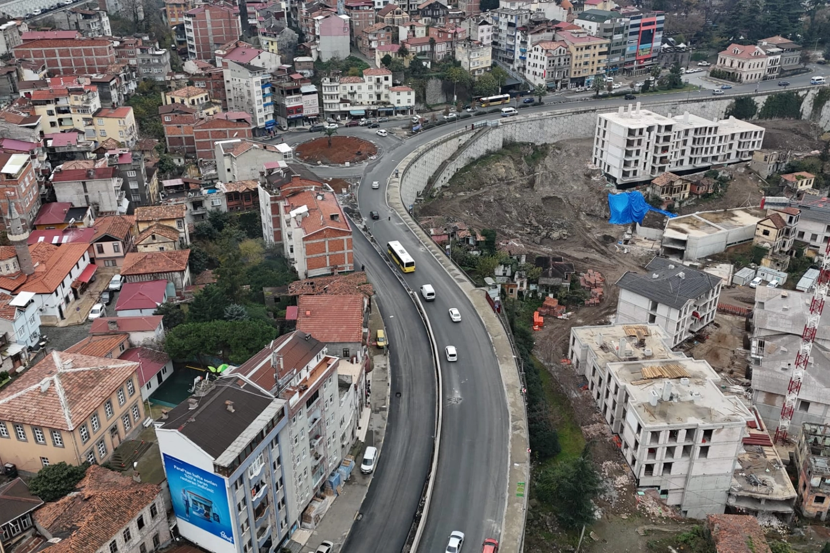 Trabzon'da yol çalışmaları gece gündüz sürüyor