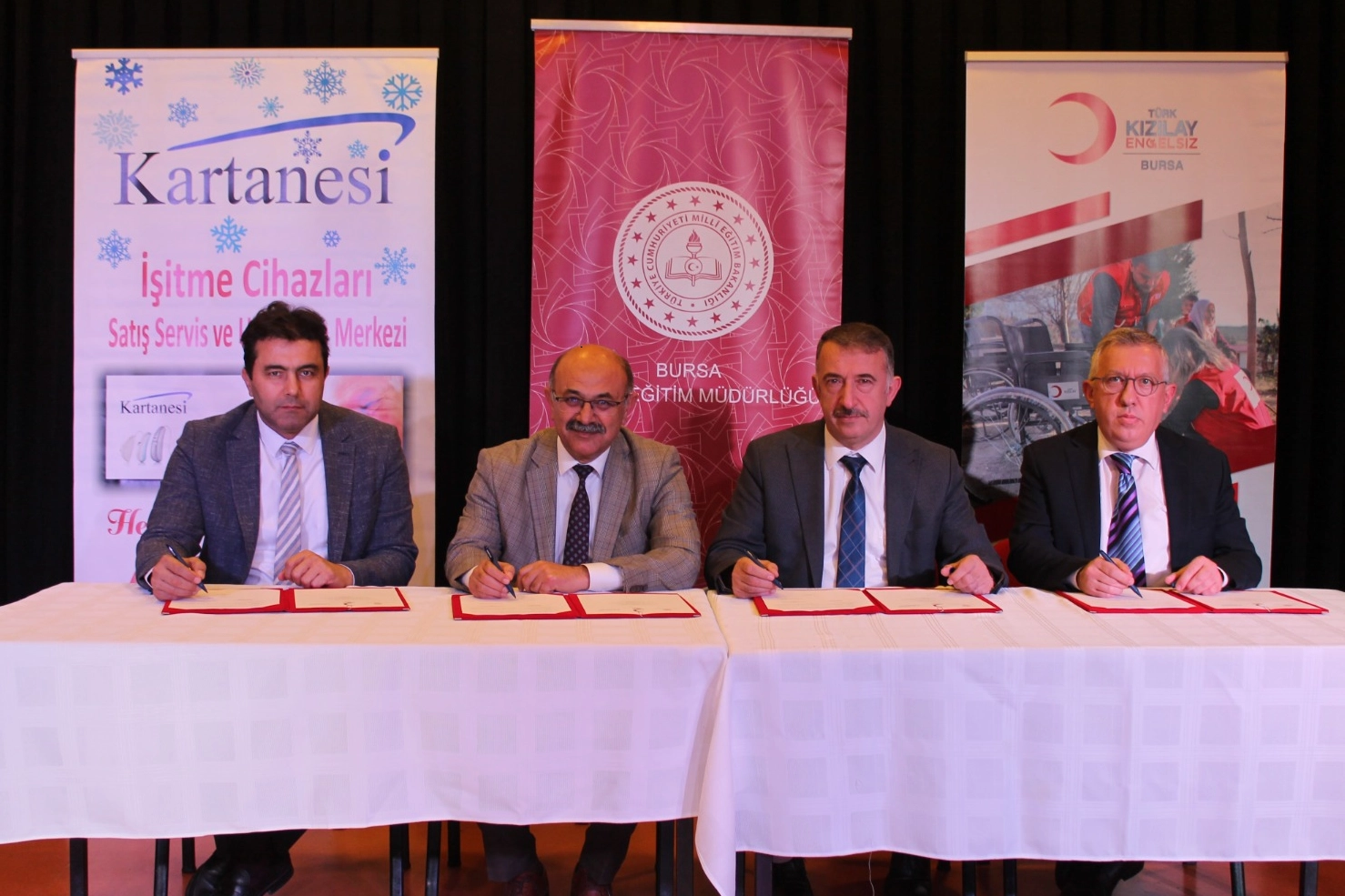 Bursa'da özel çocuklar için özel protokol... Atık piller ses oluyor