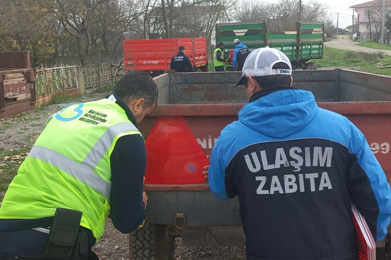 Balıkesir Büyükşehir'den Gönen'e reflektör desteği