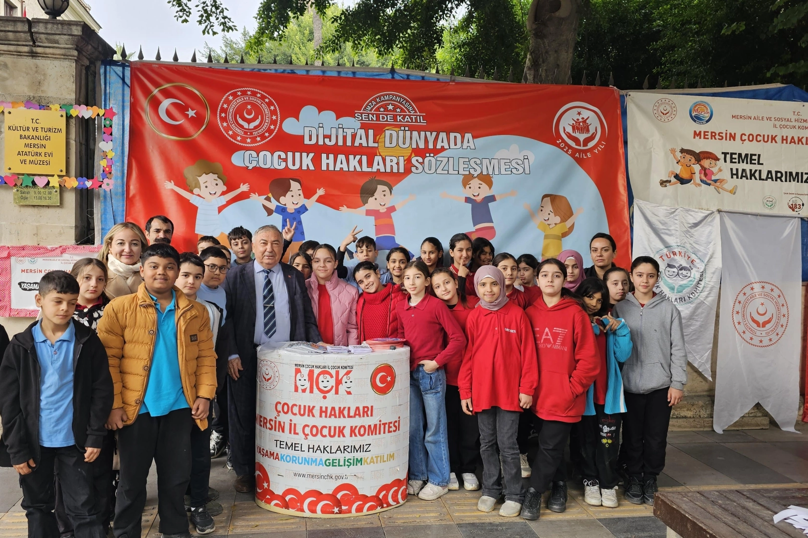 "Dijital Dünyada Çocuk Hakları" için 81 ilde imza seferberliği