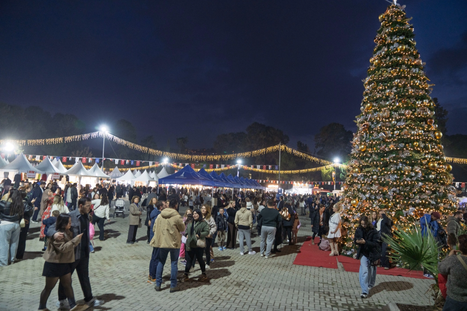 İzmir'de Yeni Yıl Festivali’ne ilgi yoğun