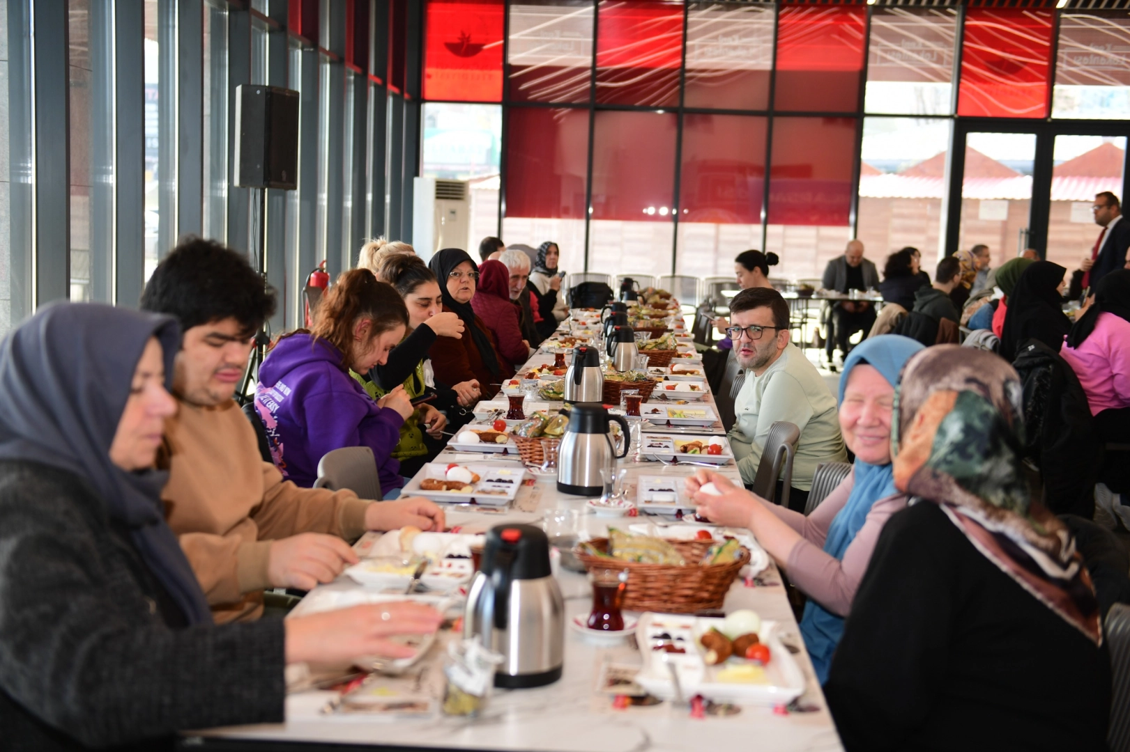 Osmangazi’de engelli bireyler ve aileleri kahvaltıda buluştu