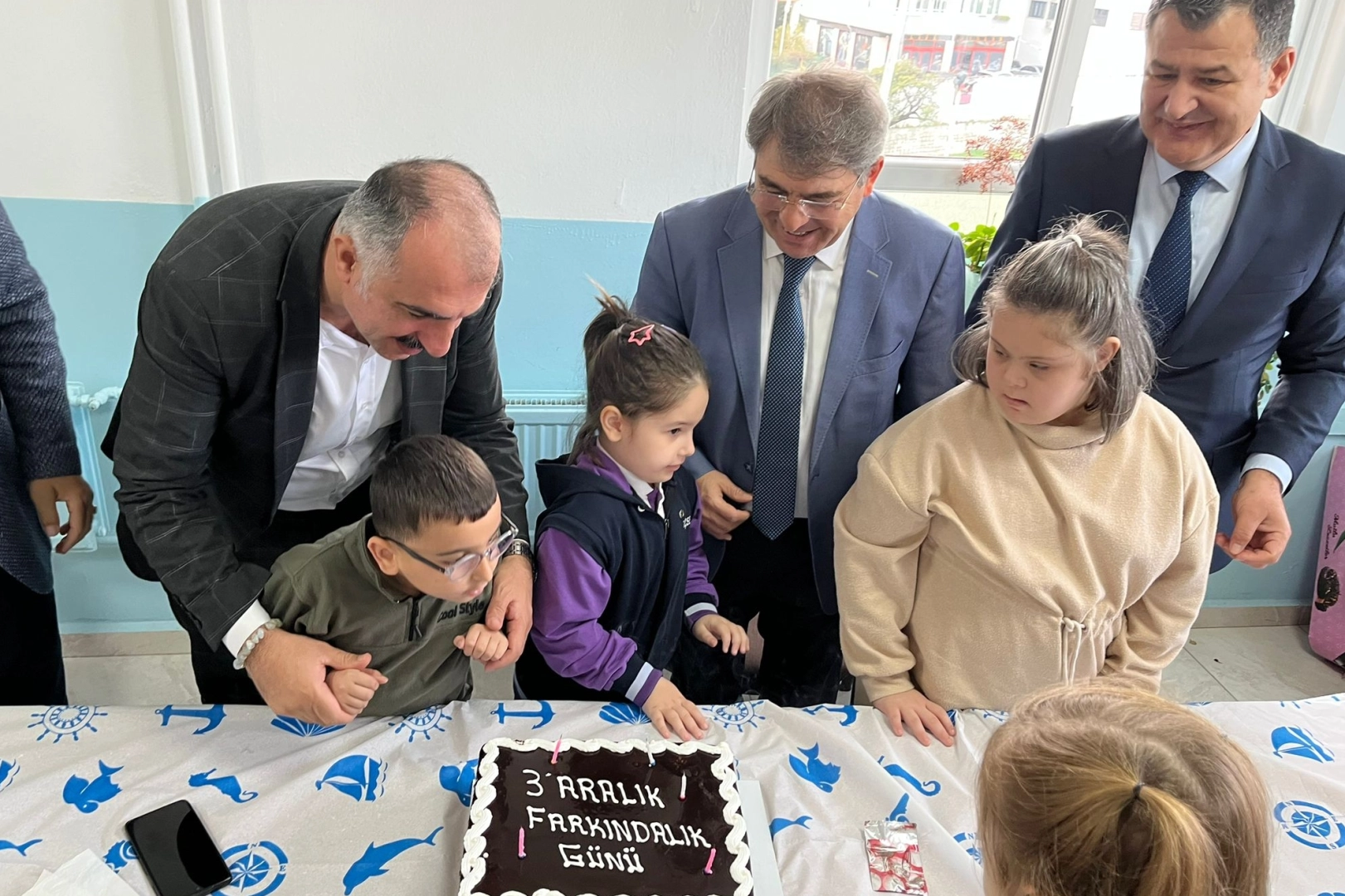 Mudanya'da özel gereksinimli bireyler için pasta kesildi