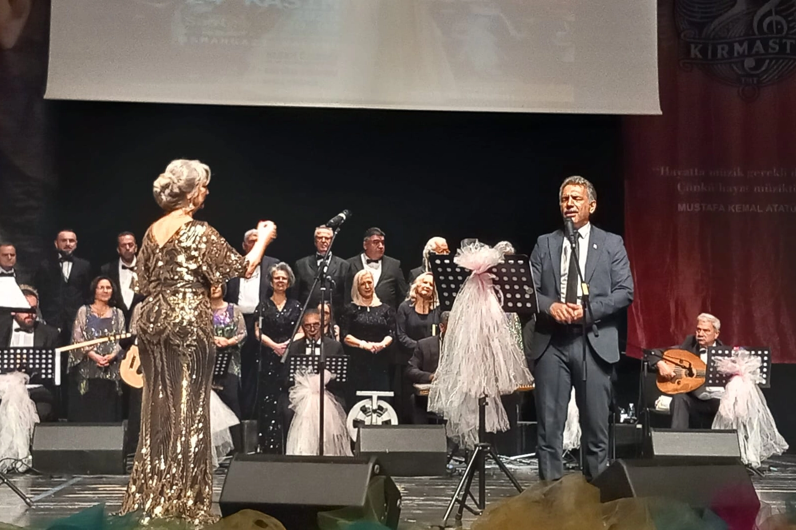 Bursa'daki konserde Belediye Başkanı parmak ısırttı
