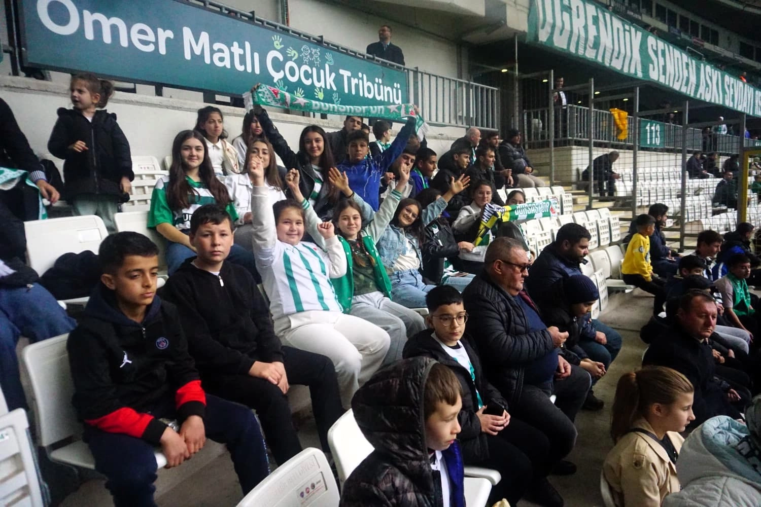 Osmangazili çocuklar Bursaspor coşkusunu tribünde yaşadı