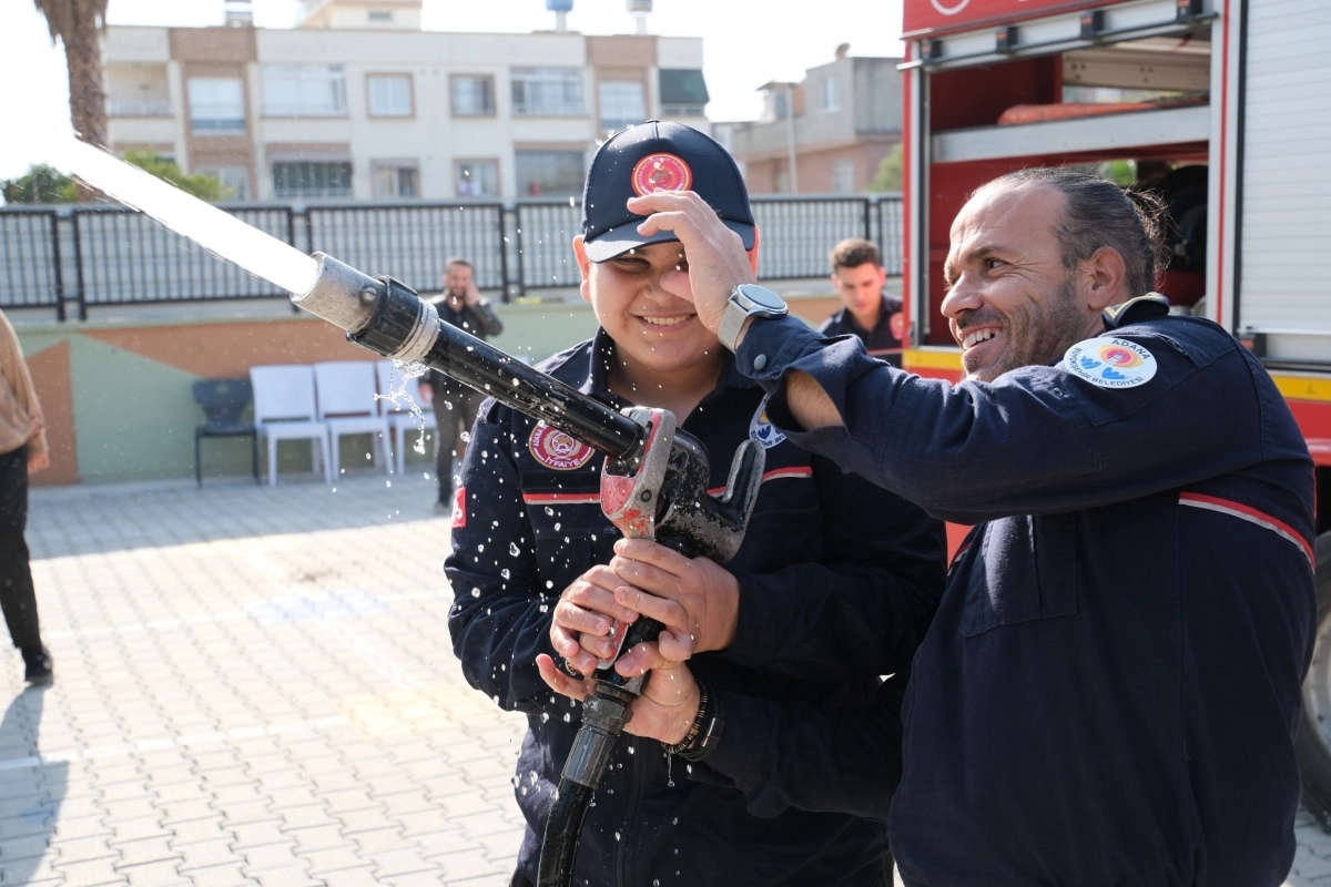 Özel gereksinimli Ahmet bir günlüğüne itfaiye eri oldu