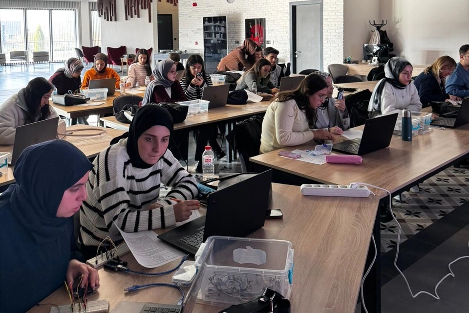 Kayseri Bilişim Akademisi’nde ücretsiz ders zili çaldı