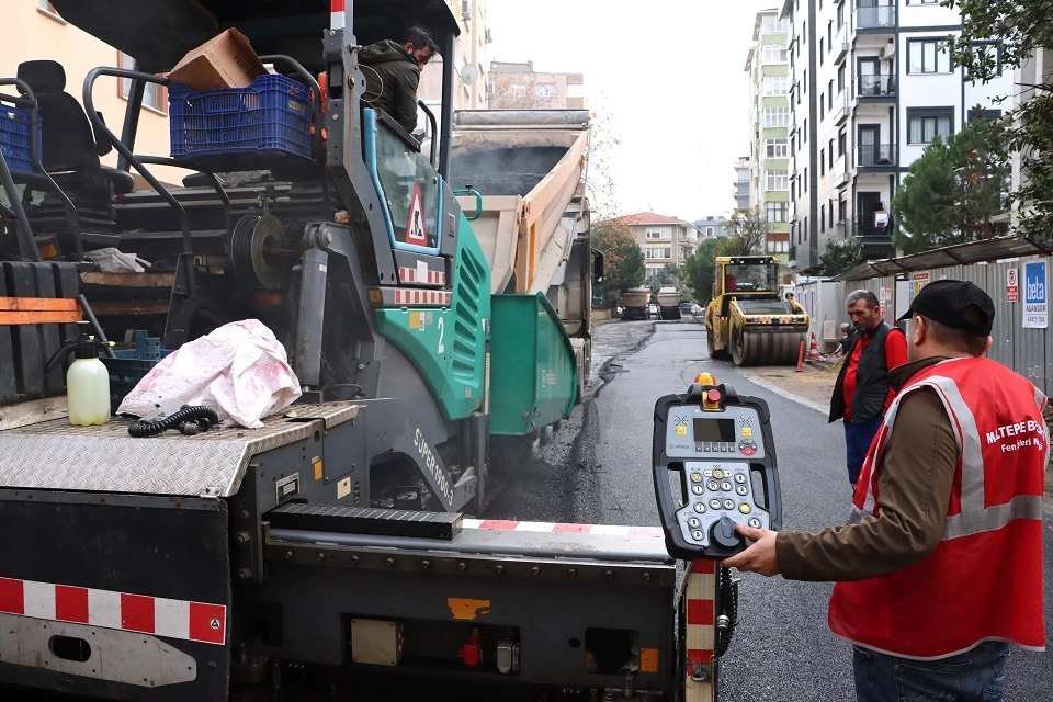 İstanbul Maltepe'de asfalt seferberliği