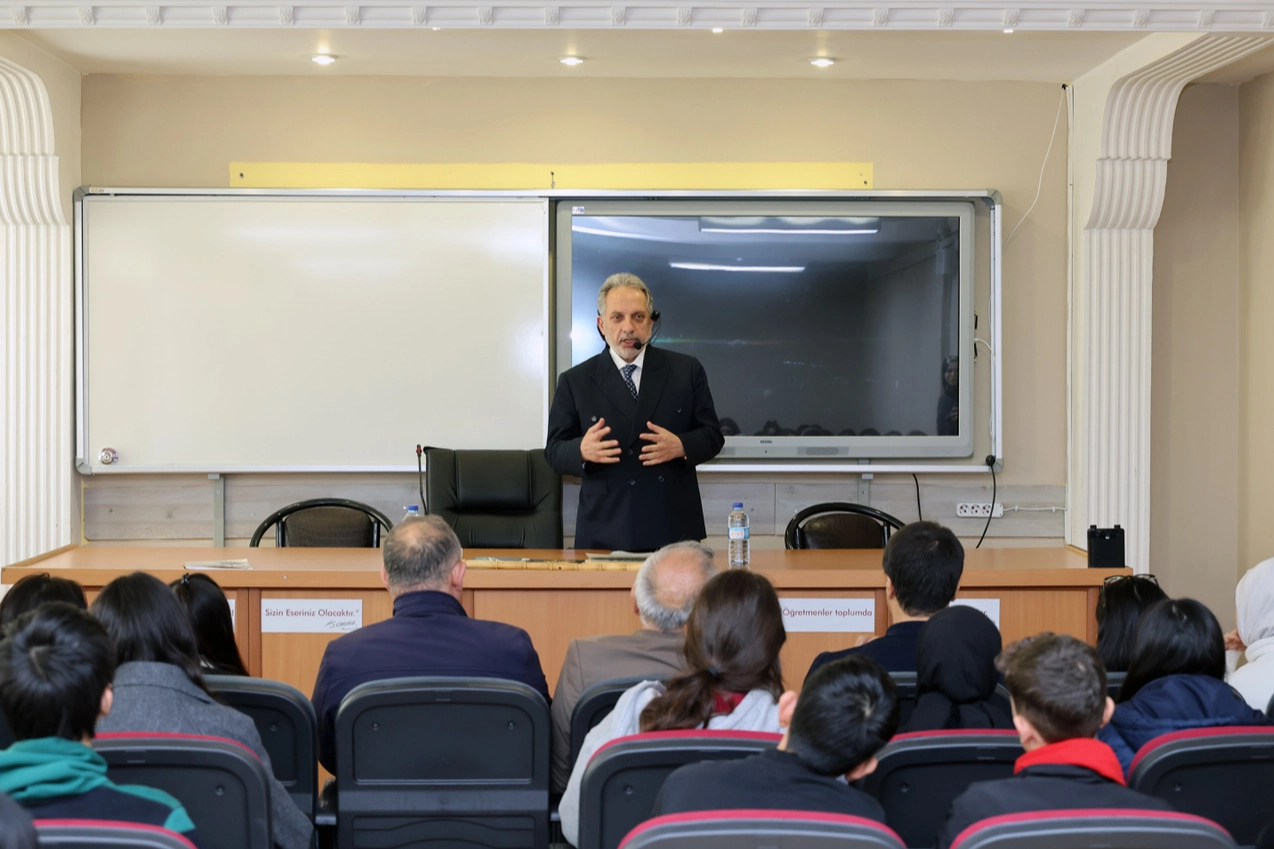 Mustafa Yalçın Talaslı gençlerle buluştu