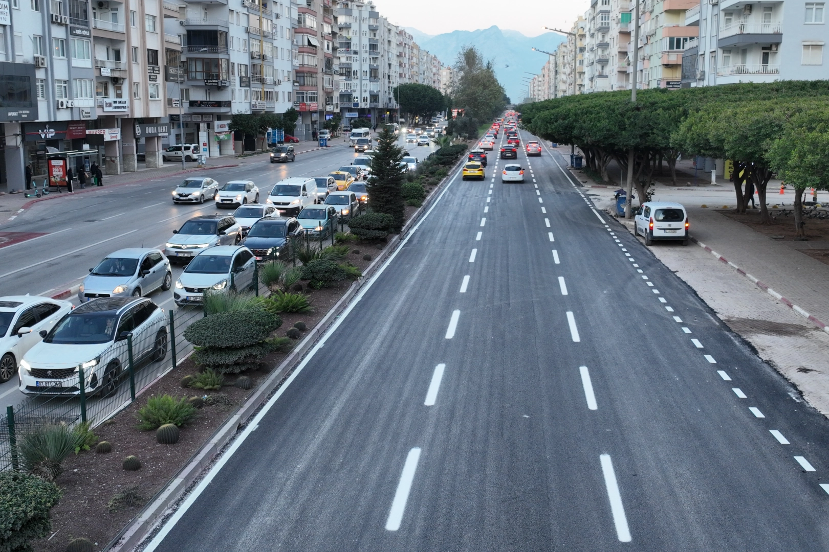 Antalya 100. Yıl Bulvarı’nda asfalt yenileme çalışması
