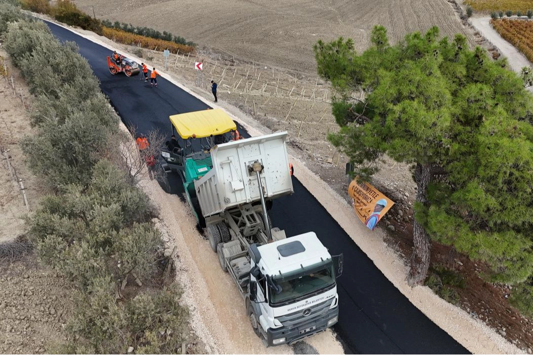 Mersin’de yol ve asfalt çalışmaları sürüyor