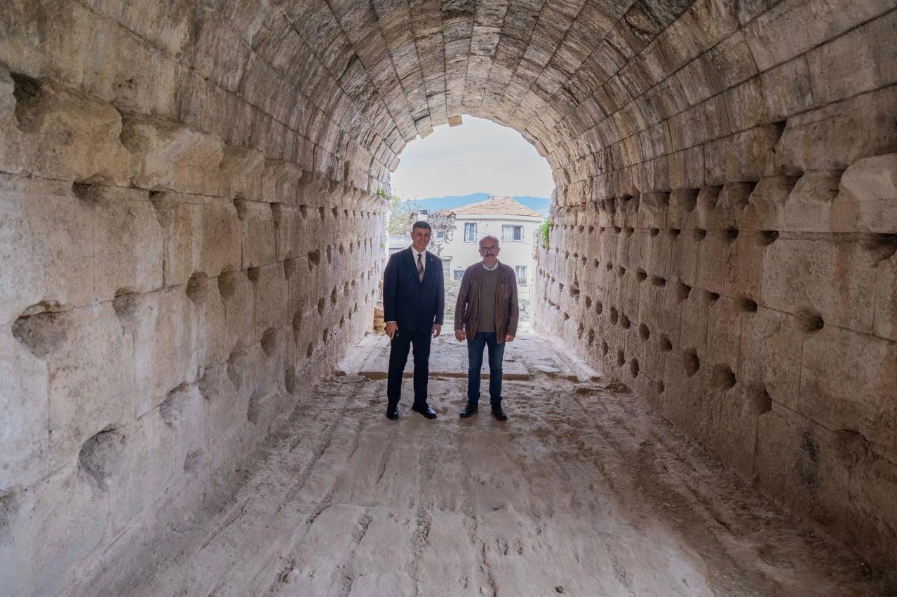 İzmir'de tarihe yol açılıyor