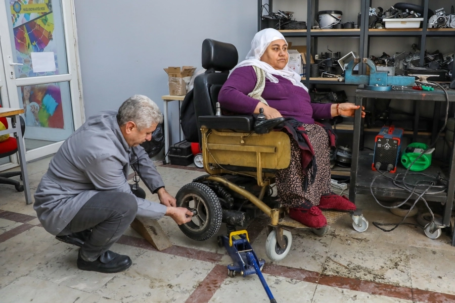 Diyarbakır'da Tekerlekli Sandalye Tamir Atölyesi’nde 600 engelliye ücretsiz hizmet